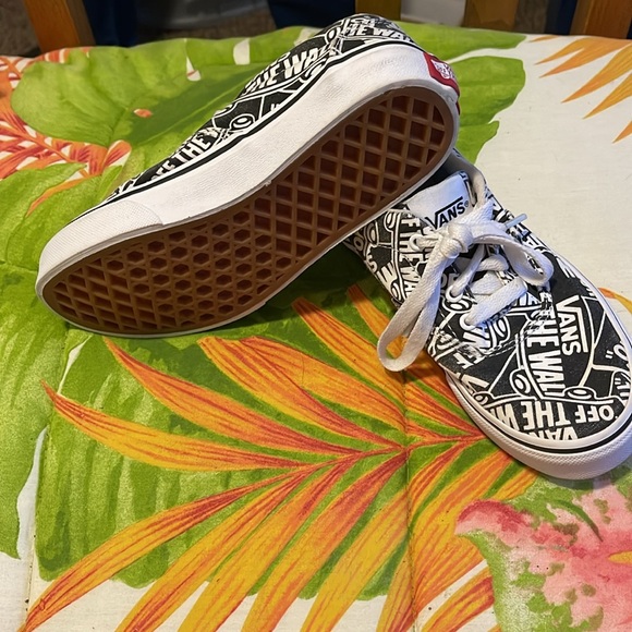 Vans - Picture 2 of 3